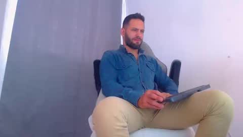 Snapshot of oliverdrew1 chatting on 12.31.24 oliver online show from 12.31.24