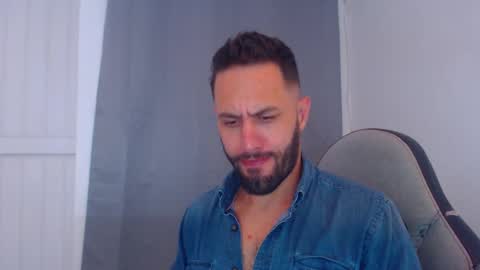 Snapshot of oliverdrew1 chatting on 01.13.25 oliver online show from 01.13.25