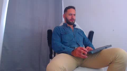 Snapshot of oliverdrew1 chatting on 01.16.25 oliver online show from 01.16.25