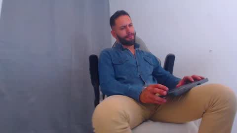 Snapshot of oliverdrew1 chatting on 01.17.25 oliver online show from 01.17.25