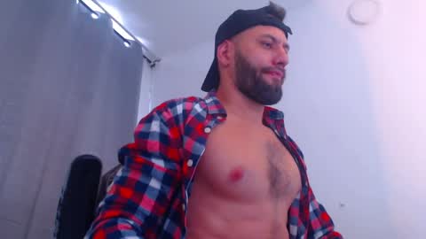 Snapshot of oliverdrew1 chatting on 01.17.25 oliver online show from 01.17.25