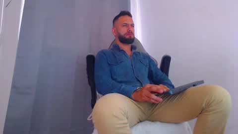 Snapshot of oliverdrew1 chatting on 02.13.25 oliver online show from 02.13.25