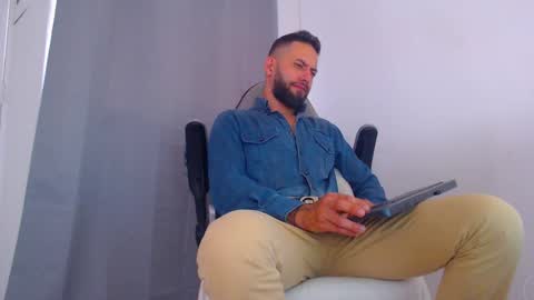 Snapshot of oliverdrew1 chatting on 02.17.25 oliver online show from 02.17.25