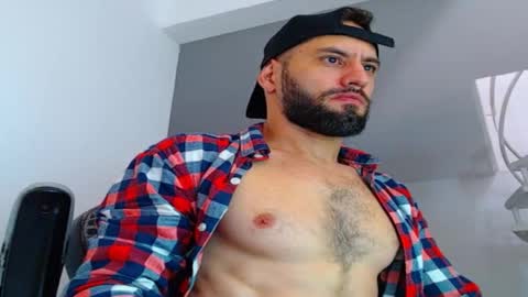 Snapshot of oliverdrew1 chatting on 09.08.25 oliver online show from 09.08.25