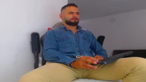 Snapshot of oliverdrew1 chatting on 09.26.25 oliver online show from 09.26.25