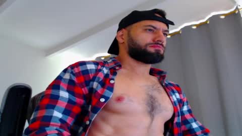 Snapshot of oliverdrew1 chatting on 10.07.25 oliver online show from 10.07.25