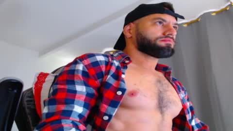 Snapshot of oliverdrew1 chatting on 10.16.25 oliver online show from 10.16.25