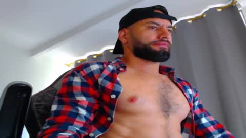 Snapshot of oliverdrew1 chatting on 10.20.25 oliver online show from 10.20.25