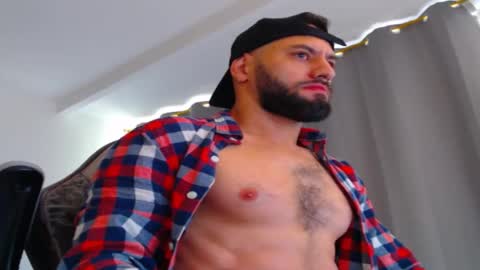 Snapshot of oliverdrew1 chatting on 11.01.25 oliver online show from 11.01.25