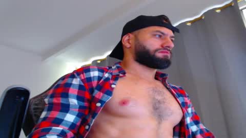 Snapshot of oliverdrew1 chatting on 11.26.25 oliver online show from 11.26.25