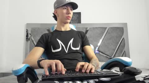 Snapshot of oliverthompson_01 chatting on 12.17.24 oliverthompson_01 online show from 12.17.24