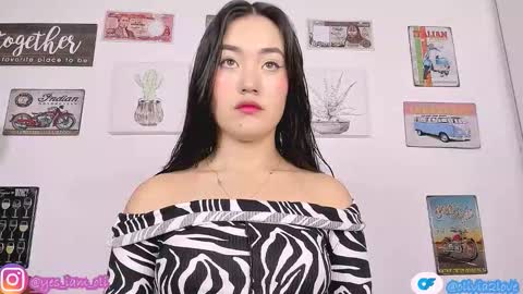 Snapshot of olivia22love chatting on 10.28.25 ..................................... 500 am- 1200 pm GMT-5 online show from 10.28.25