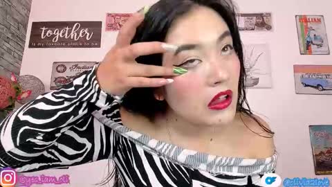 Snapshot of olivia22love chatting on 11.23.25 ..................................... 500 am- 1200 pm GMT-5 online show from 11.23.25