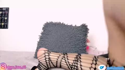 Snapshot of olivia22love chatting on 11.26.25 ..................................... 500 am- 1200 pm GMT-5 online show from 11.26.25