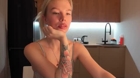 Olivia 3 online show from 01.05.25