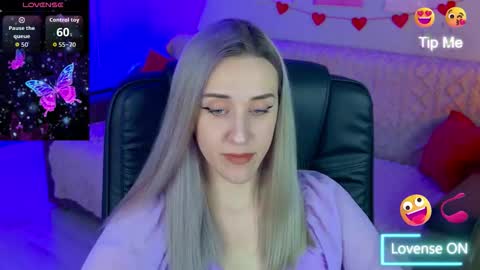 Snapshot of olivia_daze chatting on 09.28.25 olivia_daze online show from 09.28.25