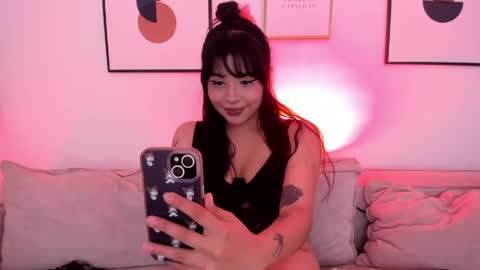 Snapshot of olivia_dluxe chatting on 04.18.26 olivia_dluxe online show from 04.18.26
