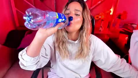  OLIVIA  online show from 11.05.25