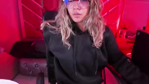 Snapshot of olivia_fox69 chatting on 02.14.26 OLIVIA online show from 02.14.26