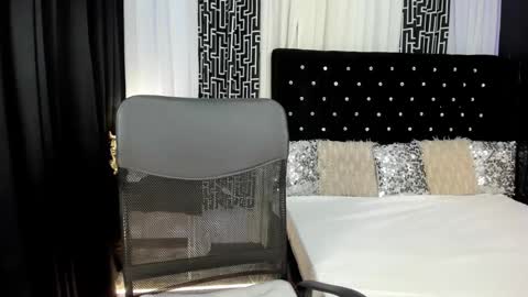 Snapshot of olivia_hotcummer chatting on 12.11.24 olivia_hotcummer online show from 12.11.24