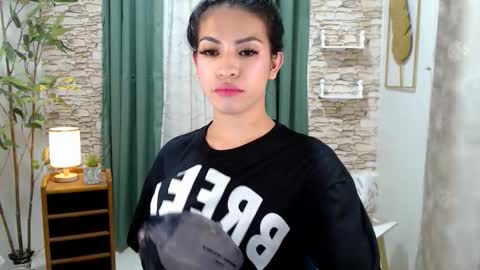 Snapshot of olivia_hotcummer chatting on 10.19.25 olivia_hotcummer online show from 10.19.25