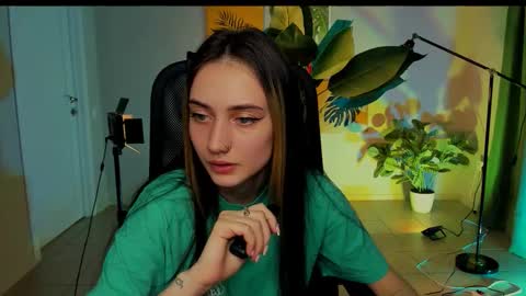 Snapshot of olivia_norton_ chatting on 09.22.25 olivia_norton_ online show from 09.22.25