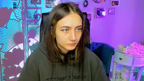 Snapshot of olivia_norton_ chatting on 09.26.25 olivia_norton_ online show from 09.26.25