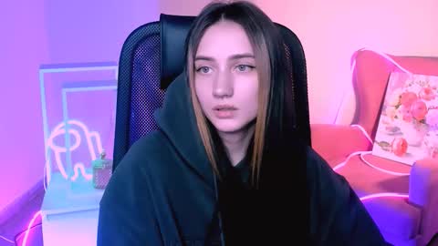 Snapshot of olivia_norton_ chatting on 09.29.25 olivia_norton_ online show from 09.29.25