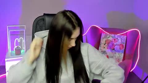 Snapshot of olivia_norton_ chatting on 10.07.25 olivia_norton_ online show from 10.07.25