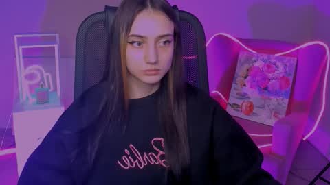 Snapshot of olivia_norton_ chatting on 10.11.25 olivia_norton_ online show from 10.11.25