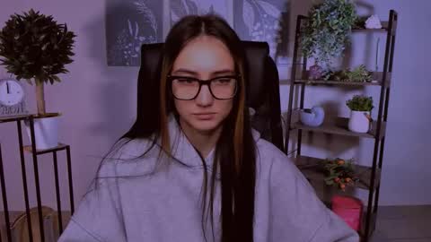 Snapshot of olivia_norton_ chatting on 10.12.25 olivia_norton_ online show from 10.12.25