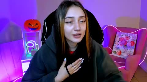 Snapshot of olivia_norton_ chatting on 10.24.25 olivia_norton_ online show from 10.24.25