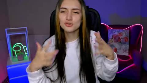 Snapshot of olivia_norton_ chatting on 11.04.25 olivia_norton_ online show from 11.04.25