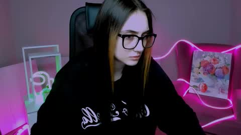 Snapshot of olivia_norton_ chatting on 11.25.25 olivia_norton_ online show from 11.25.25