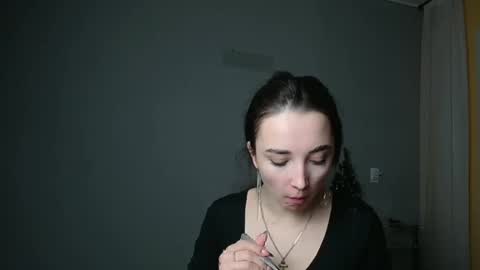 Snapshot of olivia_oliv chatting on 02.12.25 Olivia online show from 02.12.25