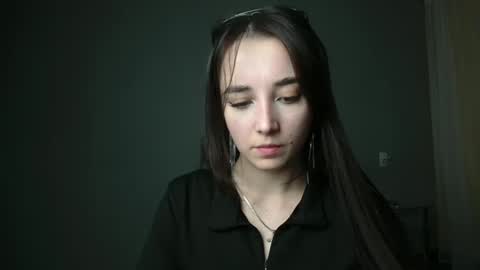 Snapshot of olivia_oliv chatting on 03.06.25 Olivia online show from 03.06.25