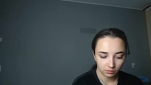 Snapshot of olivia_oliv chatting on 09.22.25 Olivia online show from 09.22.25