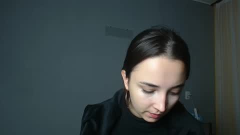 Snapshot of olivia_oliv chatting on 10.01.25 Olivia online show from 10.01.25