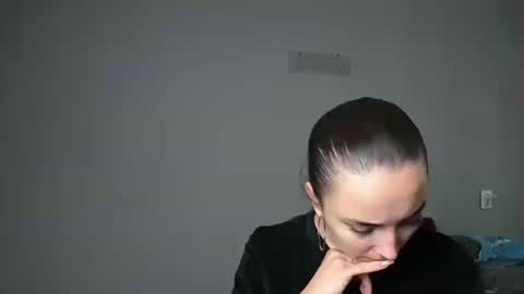 Snapshot of olivia_oliv chatting on 10.13.25 Olivia online show from 10.13.25