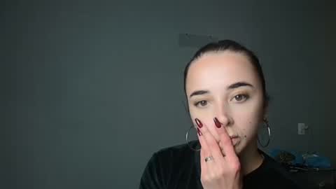 Snapshot of olivia_oliv chatting on 10.31.25 Olivia online show from 10.31.25