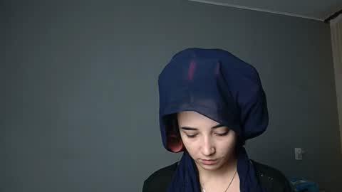 Snapshot of olivia_oliv chatting on 11.17.25 Olivia online show from 11.17.25