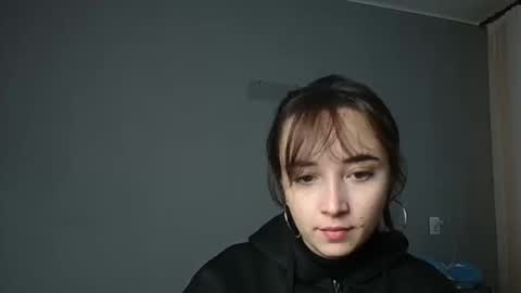 Snapshot of olivia_oliv chatting on 11.22.25 Olivia online show from 11.22.25