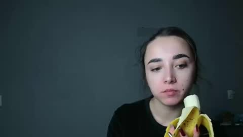 Snapshot of olivia_oliv chatting on 11.30.25 Olivia online show from 11.30.25