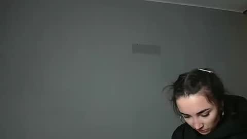 Snapshot of olivia_oliv chatting on 12.04.25 Olivia online show from 12.04.25