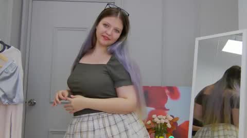 Snapshot of olivia_osuna chatting on 11.03.25 Viva online show from 11.03.25