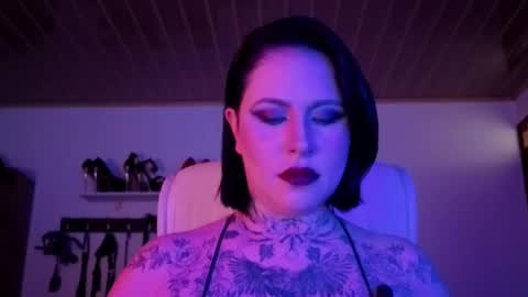 Snapshot of olivia_seex chatting on 10.23.25 online show from 10.23.25