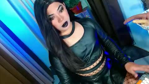 Snapshot of olivia_the_temptress27 chatting on 09.19.25 Miss OLIVIA online show from 09.19.25