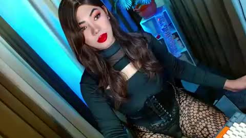 Snapshot of olivia_the_temptress27 chatting on 10.22.25 Miss OLIVIA online show from 10.22.25