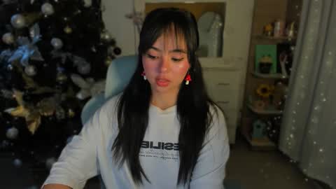 Snapshot of olivia_xd_ chatting on 11.30.25 Olivia online show from 11.30.25