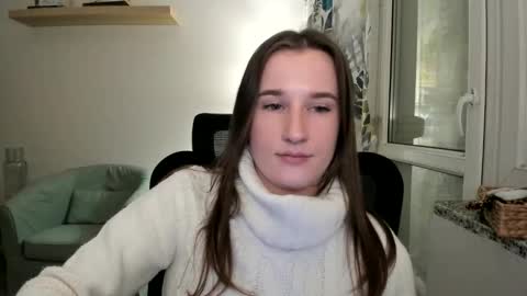 Snapshot of oliviaaa2003 chatting on 01.04.25 Oliwiaa2004 online show from 01.04.25